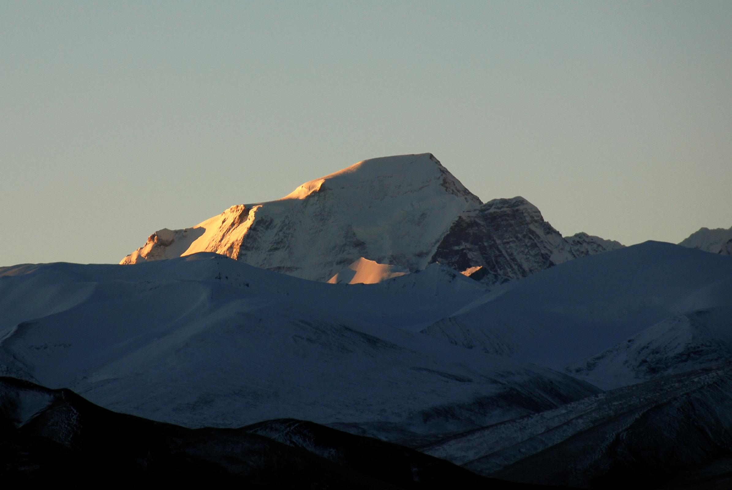 04 Gyachung Kang Close Up From Across Tingri Plain The little known Gyachung Kang (7952m), just 48m short of the magic 8000m mark - the 15th highest mountain in the world, is seen at sunrise from Tingri.